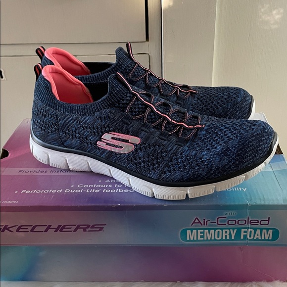 Skechers slip on Sneakers 9.5 - Picture 11 of 14